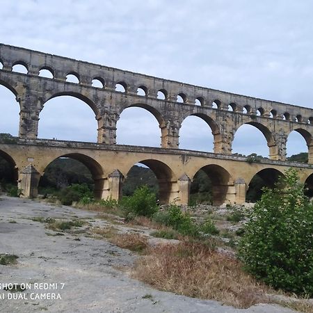 Proche Uzes Petit Gite Avec Grande Cuisine D'Ete Et Piscine Saint-Siffret Екстер'єр фото
