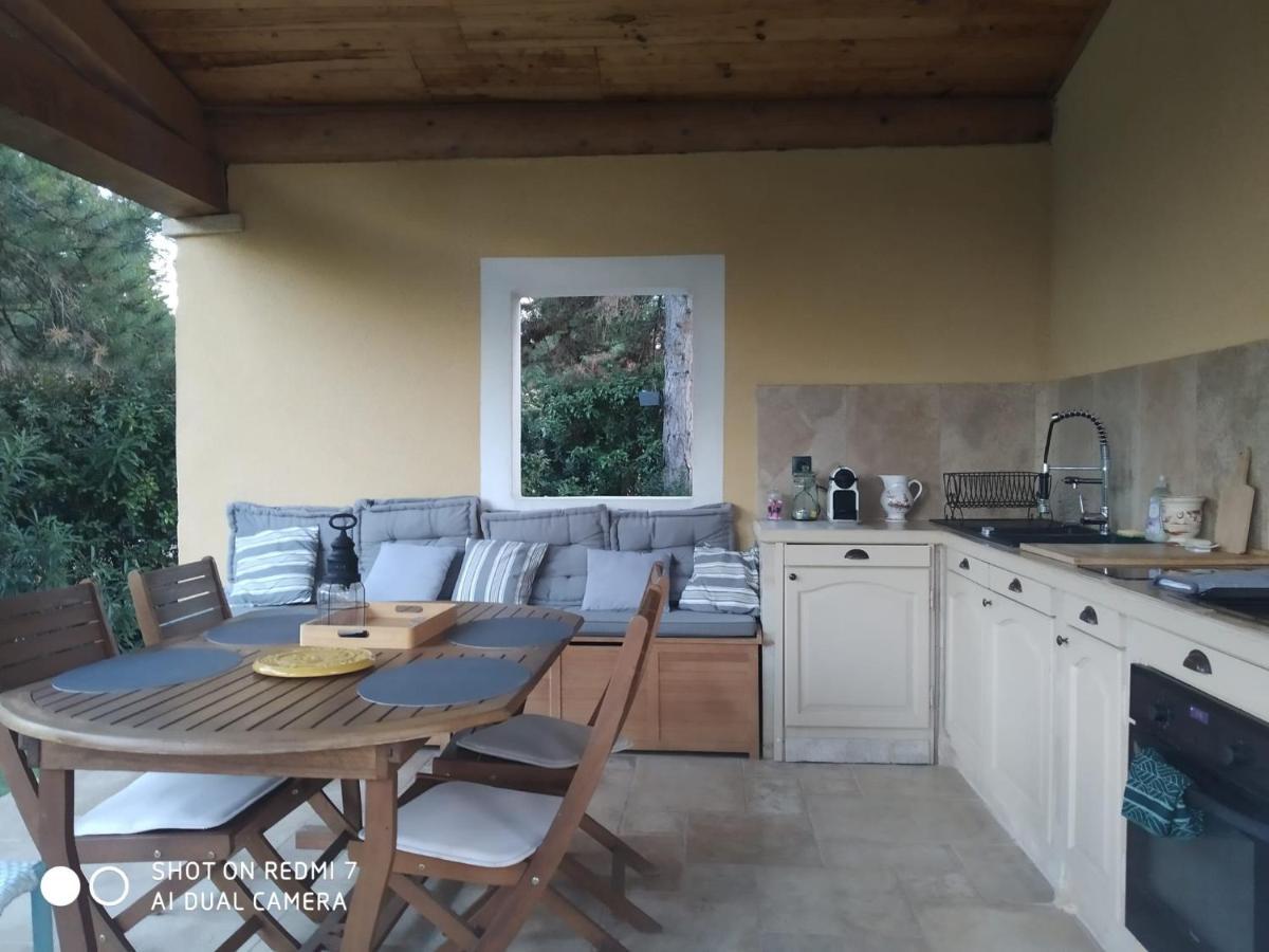Proche Uzes Petit Gite Avec Grande Cuisine D'Ete Et Piscine Saint-Siffret Екстер'єр фото